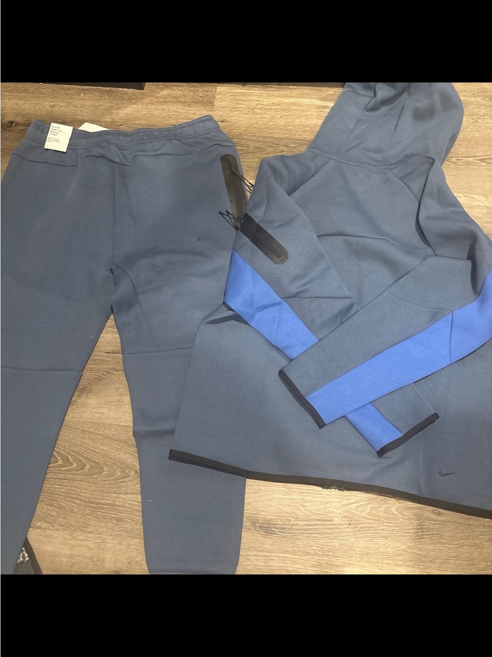 Nike Tech - Picture 4 of 5